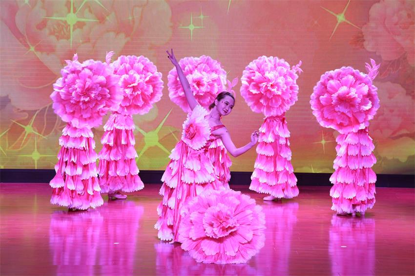 九州体育2019年度工作动员大会---舞蹈《花开树恩》